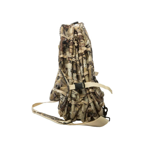 Rig 'Em Right Field Bully dog blind folded flat in GORE OPTIFADE Marsh camo with a secure buckle and shoulder strap.