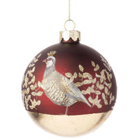 Boule en verre peint mat avec ornement en forme de perdrix et de feuille d'or pailletée